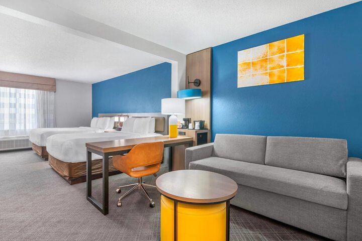 Comfort Inn & Suites Sheboygan I-43