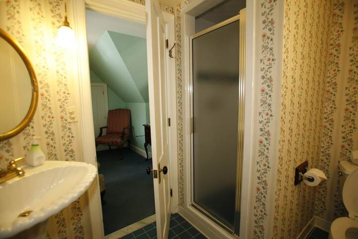 Room 7 of 37