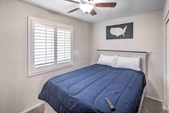 Parker Home on the Colorado River w / Views!