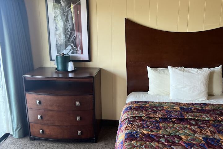 Room 266 of 443