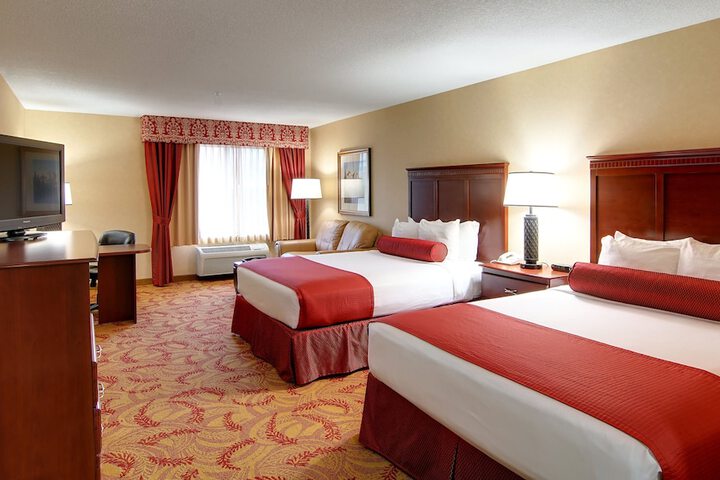 The Grand Hotel - Salem