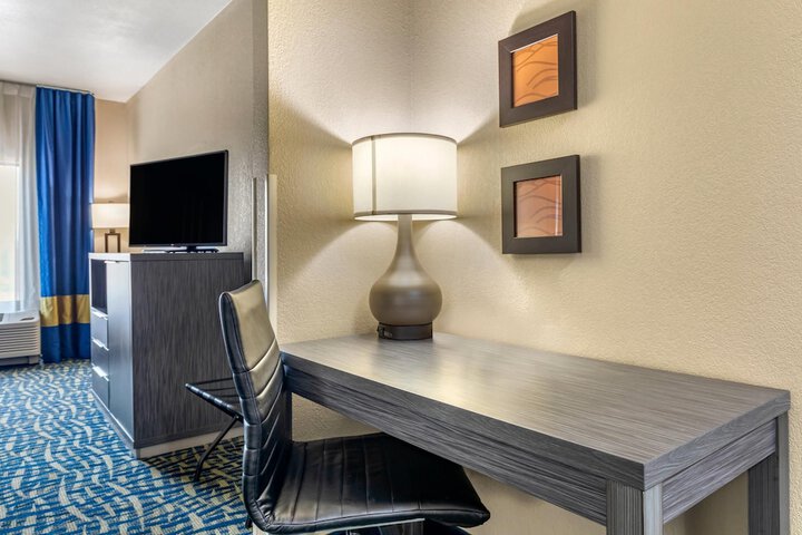 Comfort Inn & Suites Pauls Valley - City Lake