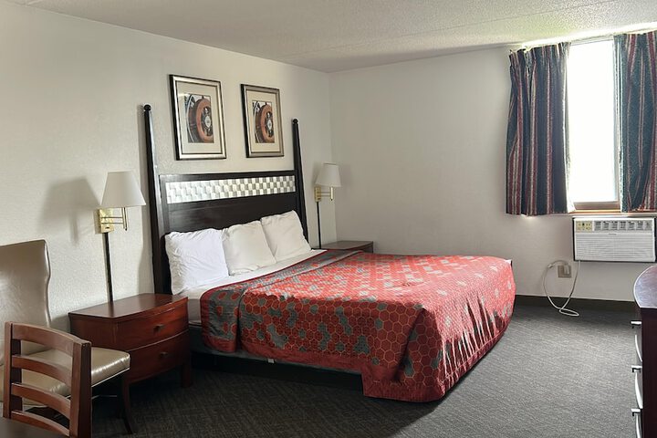 Room 4 of 18
