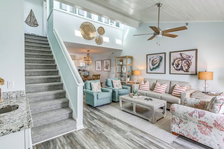 salt & Light Oceanfront Condo w / Pool & Elevator