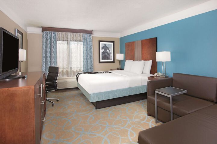 Room 11 of 25
