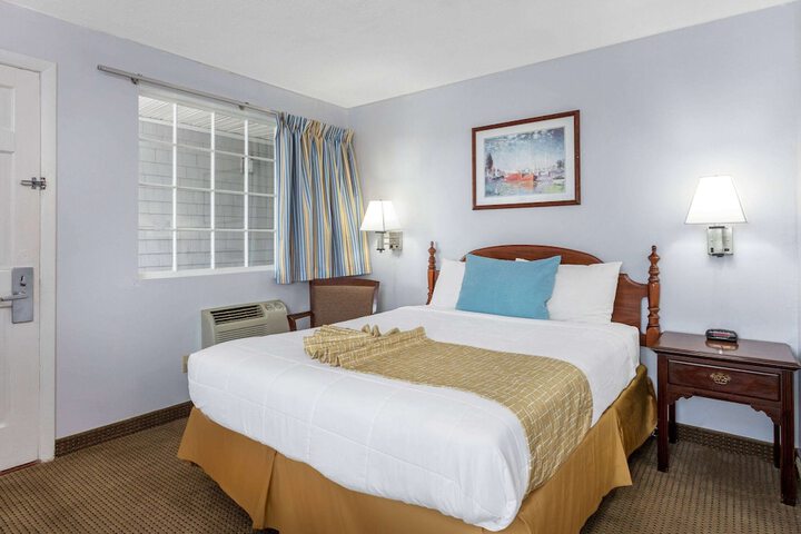 Travelodge by Wyndham Cape Cod Area