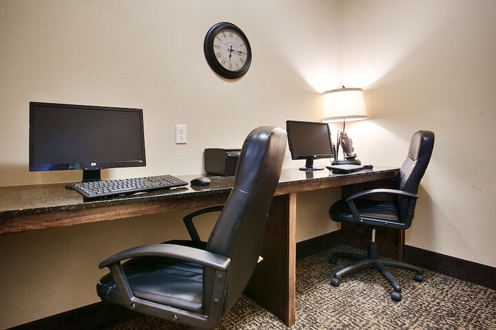 Best Western Plus Emory at Lake Fork Inn & Suites
