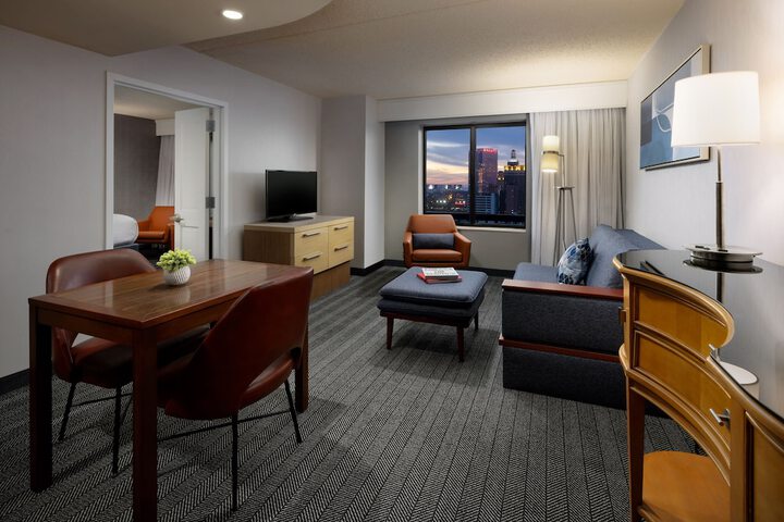 Room 32 of 65