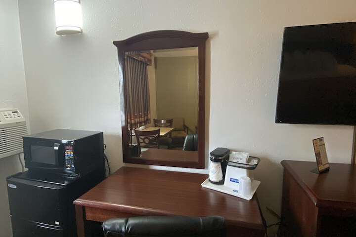 Travelodge by Wyndham La Porte / Michigan City Area
