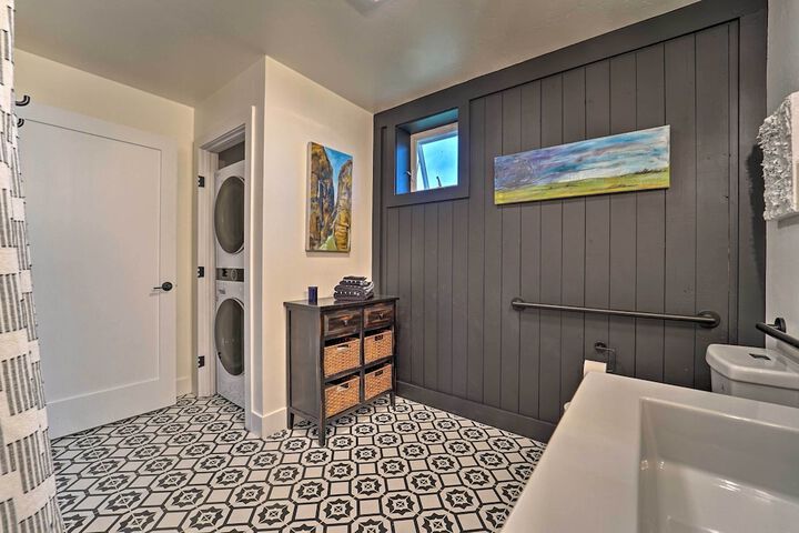 Pet-friendly Mancos Gem w / Patio & Fire Pit!