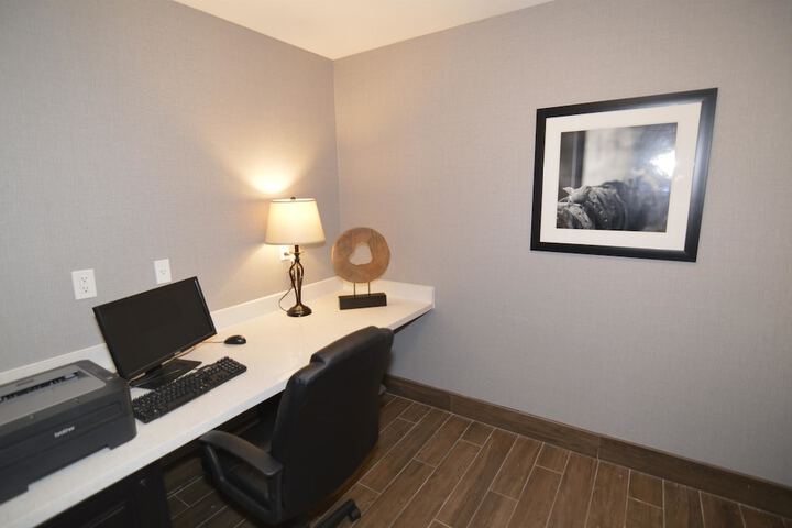 Business Center 33 of 33