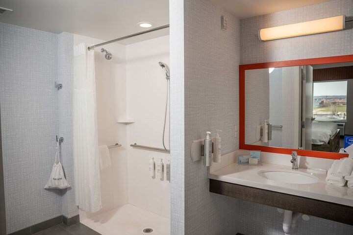 Hampton Inn & Suites Erie Bayfront