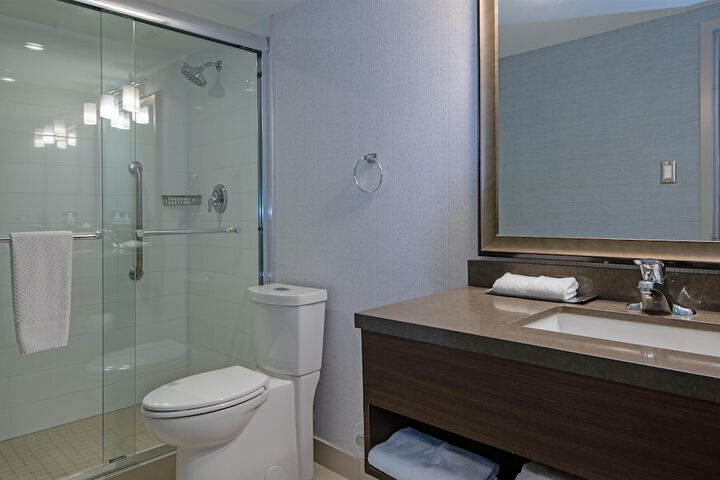 DoubleTree by Hilton Hotel West Edmonton