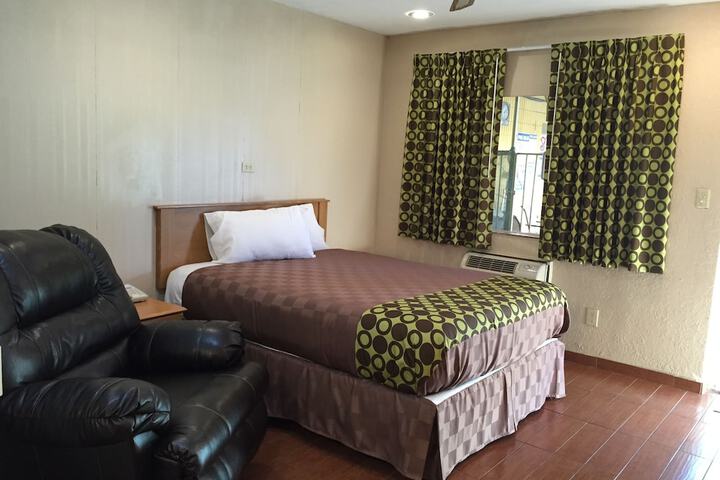 Room 38 of 100