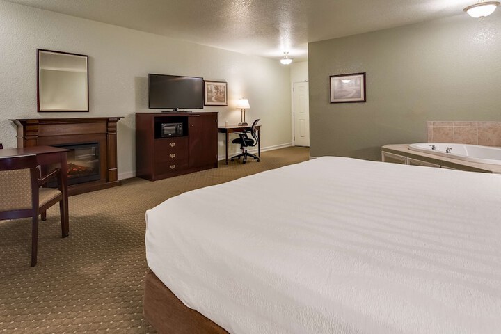 Best Western Plus Bayshore Inn