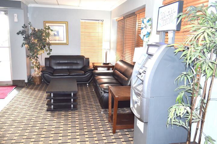 Americas Best Value Inn & Suites St. Cloud