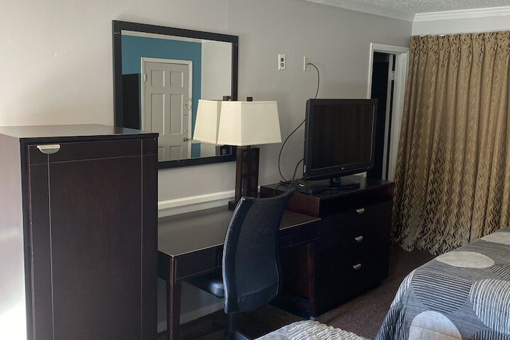 Room 8 of 11