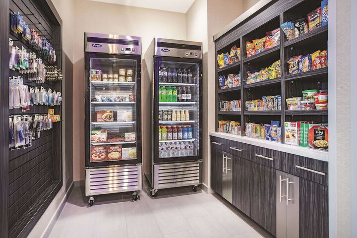 La Quinta Inn & Suites by Wyndham Dallas Plano - The Colony
