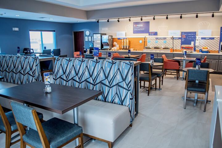 Holiday Inn Express and Suites Mason City by IHG