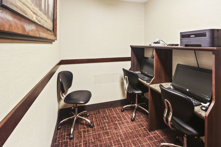 Business Center 37 of 40