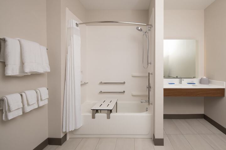 Holiday Inn Express & Suites Ft. Myers Beach-Sanibel Gateway by IHG
