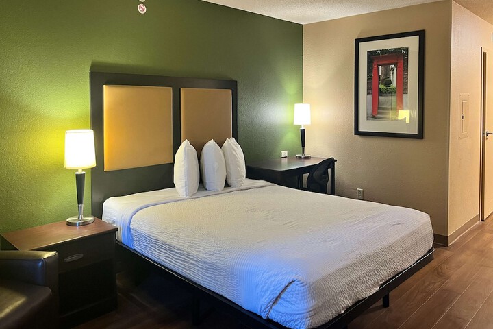 Room 15 of 27