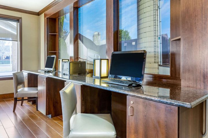Business Center 41 of 42