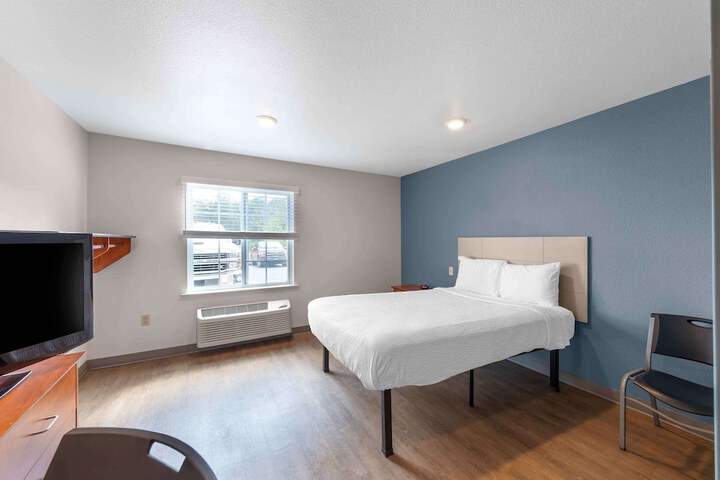 Room 32 of 35