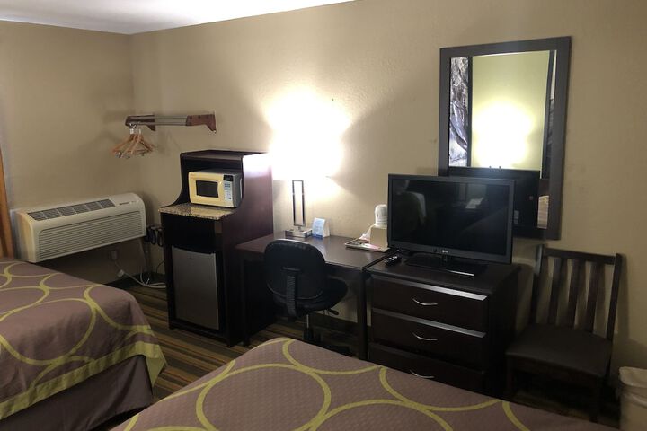 Room 13 of 27