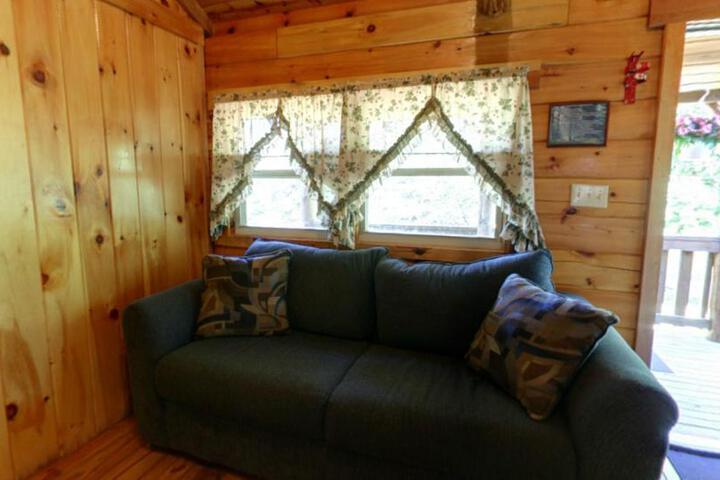Robin Hill Camping Resort Deluxe Cottage 13