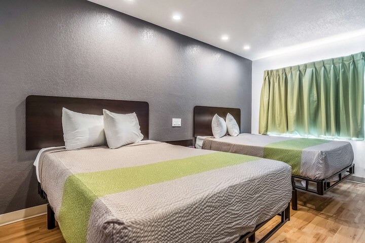 Room 21 of 35