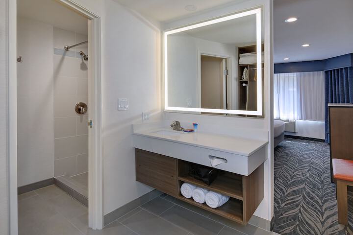Room 13 of 25