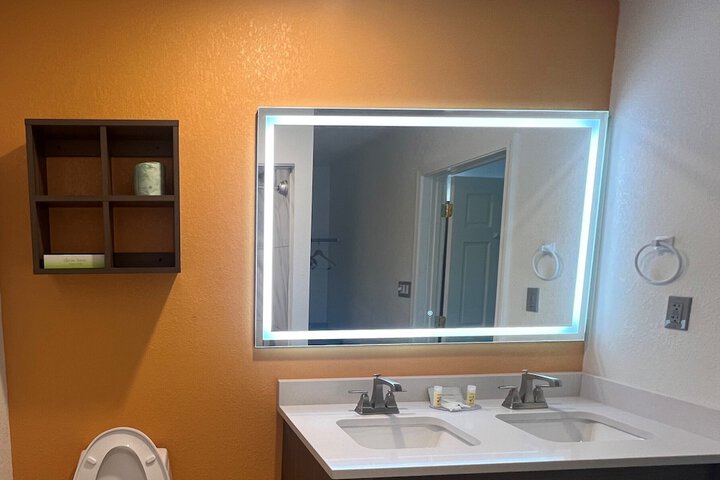 Room 21 of 33