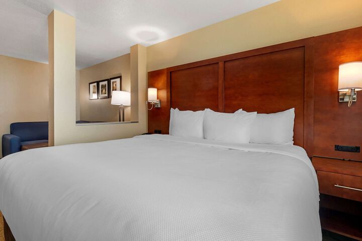 Room 10 of 28