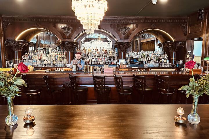 Lounge 100 of 104