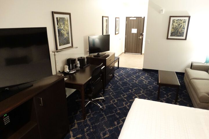 Room 27 of 34