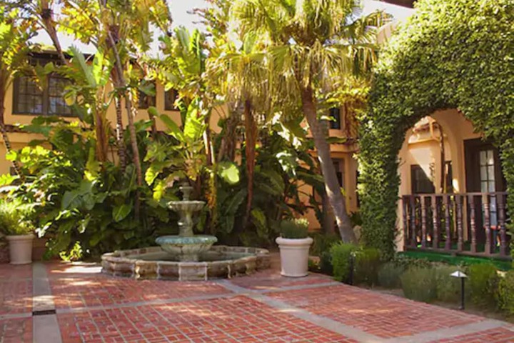 Hotel Exterior 30 of 33