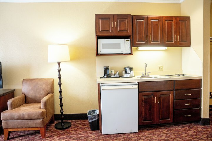 Coshocton Village Inn and Suites