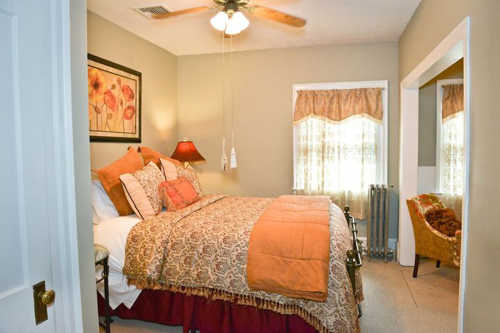 Room 8 of 18