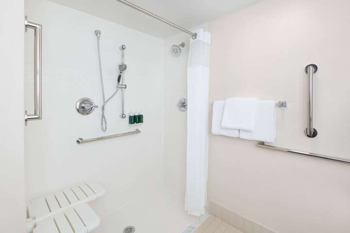 Room 15 of 33