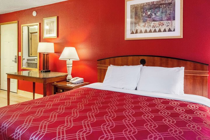 Econo Lodge Inn & Suites Madras