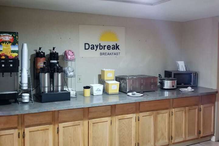 Days Inn by Wyndham West Memphis