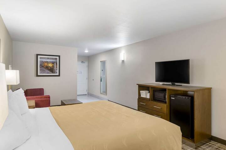 Quality Inn & Suites Carlsbad Caverns Area
