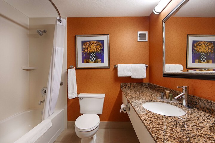 Room 32 of 40
