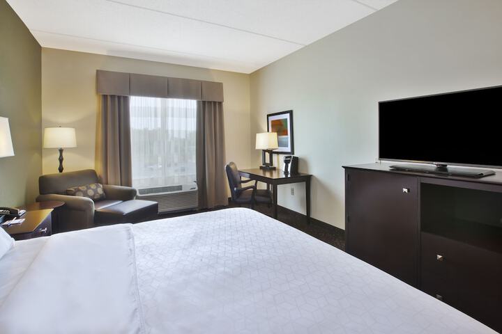Holiday Inn Express & Suites Geneva Finger Lakes by IHG