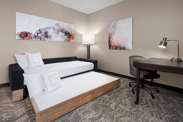 Room 13 of 28