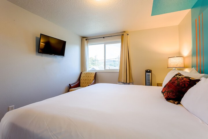 Coast River Inn by OYO Seaside