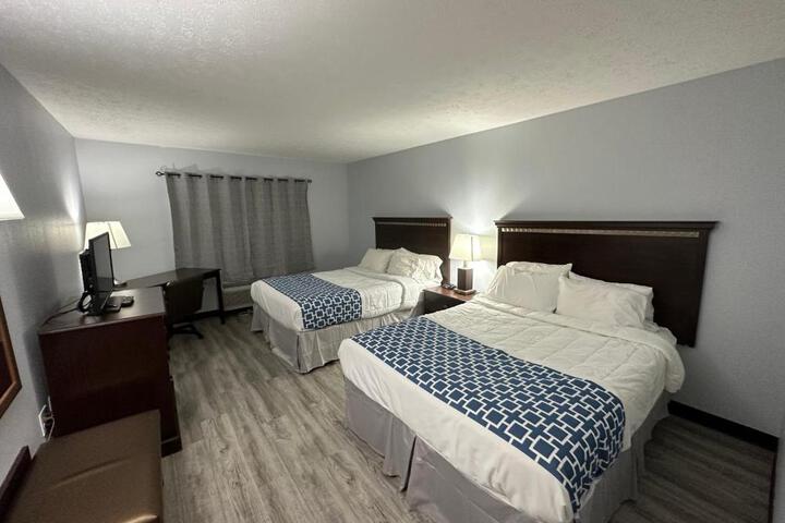 I65 studio suites