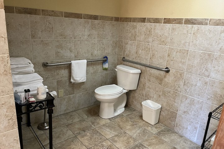 Days Inn & Suites by Wyndham Sutton Flatwoods
