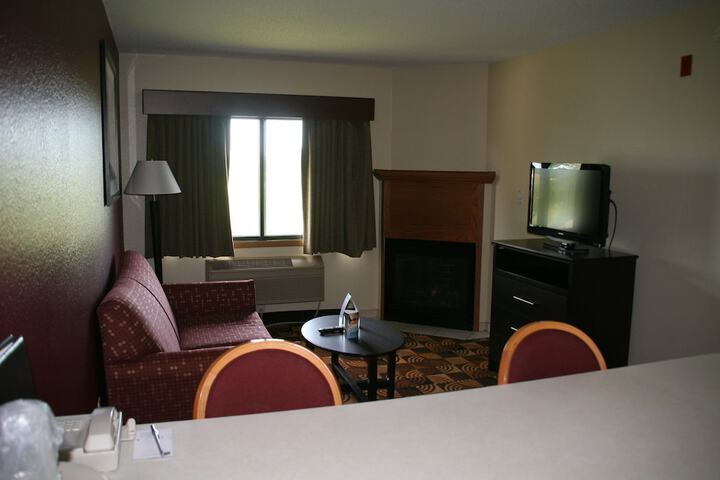 AmericInn by Wyndham Elkhorn Near Lake Geneva